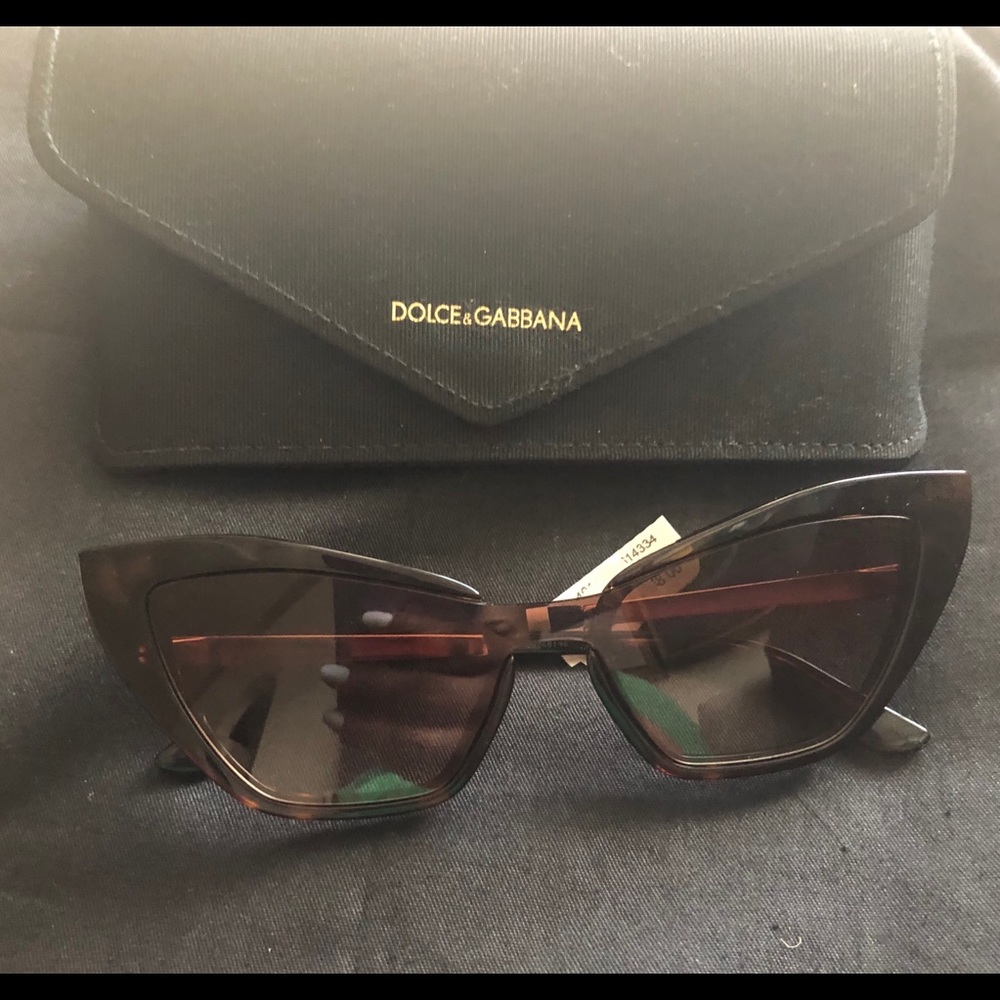Dolce & Gabbana Top Havanna Cateye Sunglasses 🕶